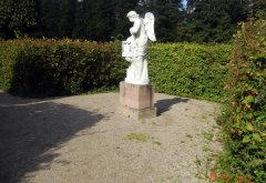 Mindeurne i Løvenborg Park